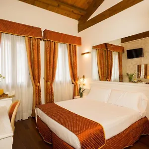 https://casanova-fourrooms.hotelinveneto.com